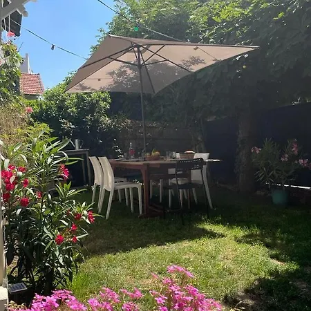 Holiday home Maison Familiale Paris & Versailles